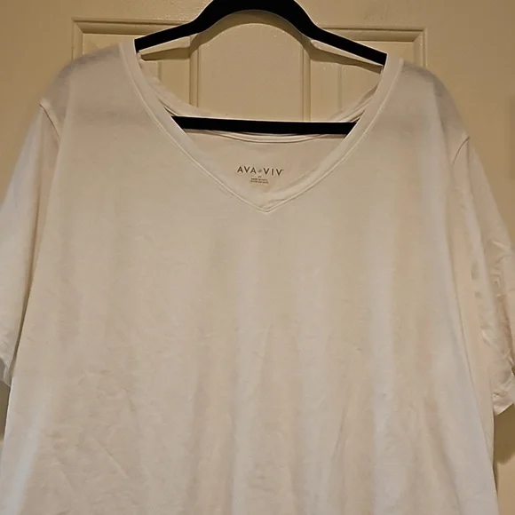 Ava and Viv V-neck White Tee Size 2x - Picture 3 of 5